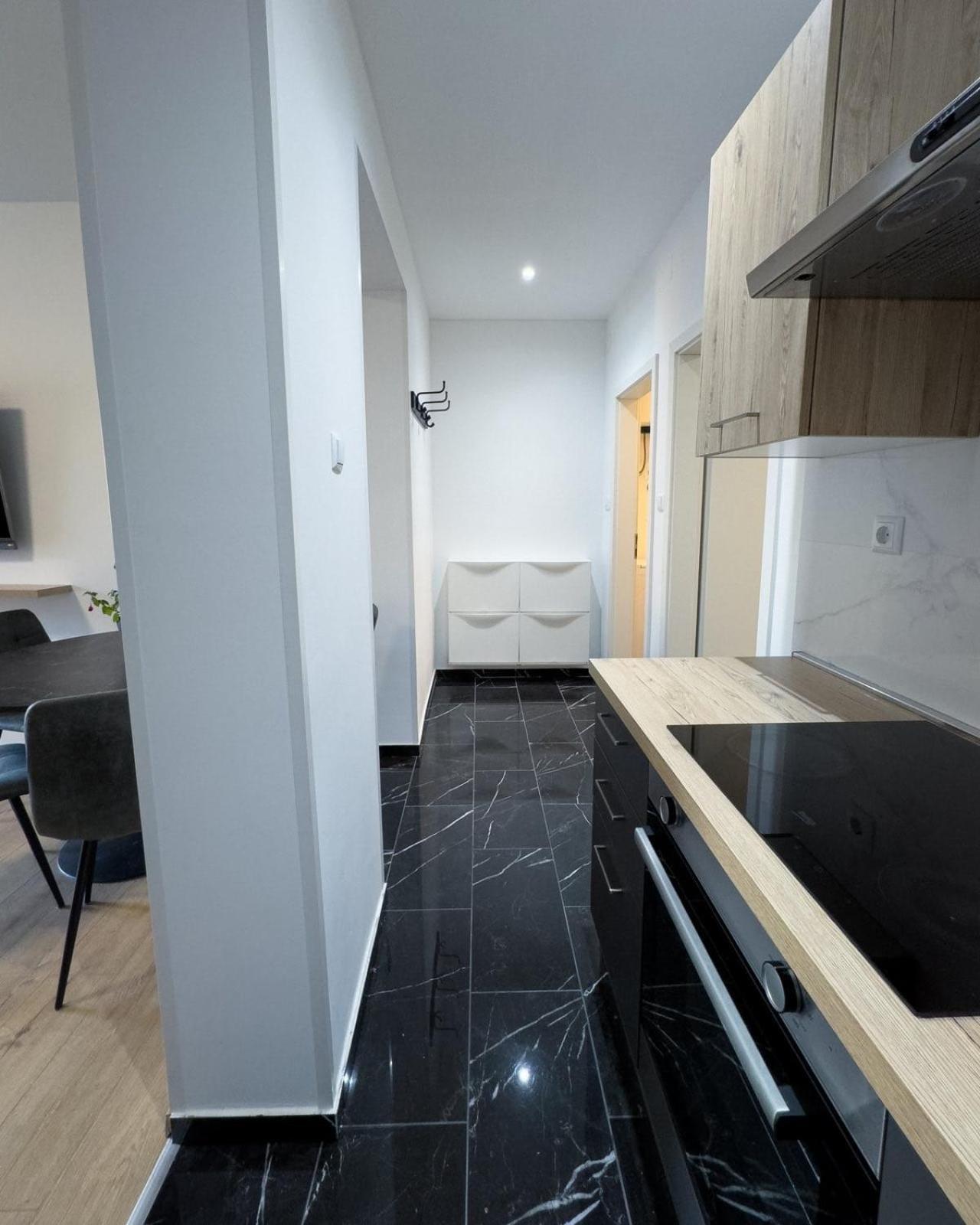 Apartman Adria ツリクヴェニツァ エクステリア 写真